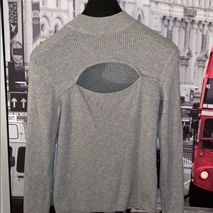 DIVIDED keyhole turtle neck sweater✨